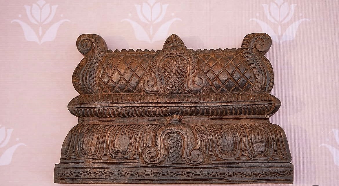 Temple wall bracket